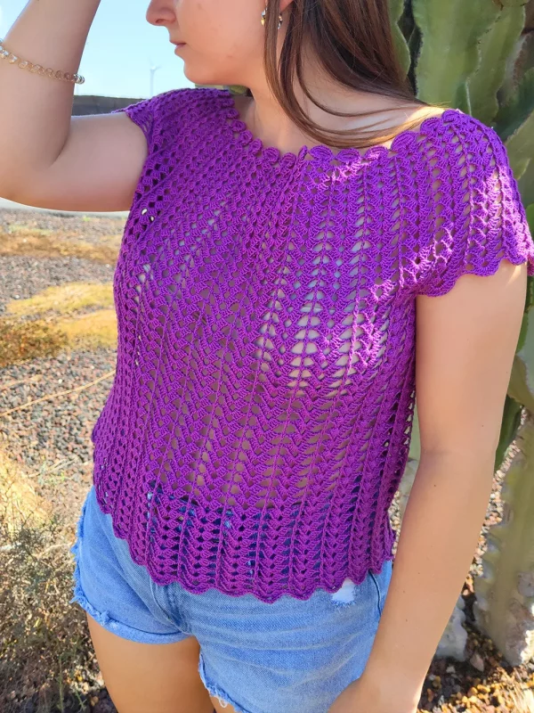 Top cuello barco lila
