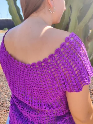 Top cuello barco lila