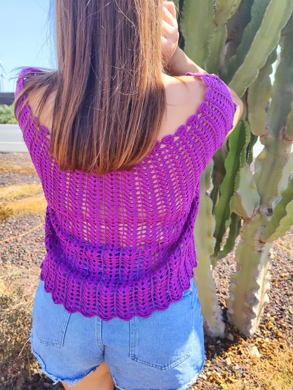 Top cuello barco lila